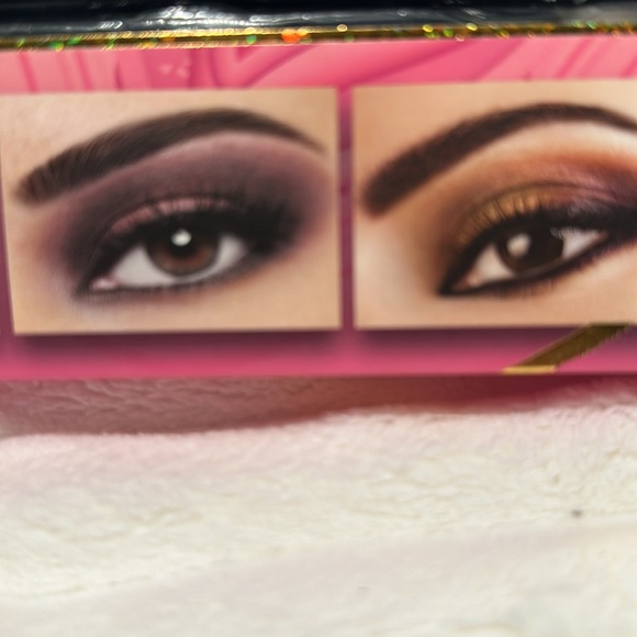 SMOKEY Eyeliner in six piece collection. - Picture 5 of 5
